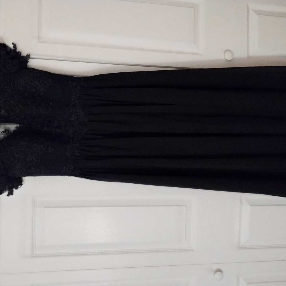 Black Sleeveless Gown with Intricate Lace for Prom - Picture 3 of 3
